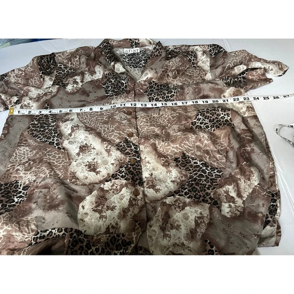 Stunt 100% Silk Short Sleeve Leopard - Picture 6 of 6